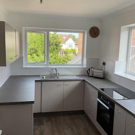 Large 2-Bedroom Maisonette With Free Parking Twickenham Buitenkant foto