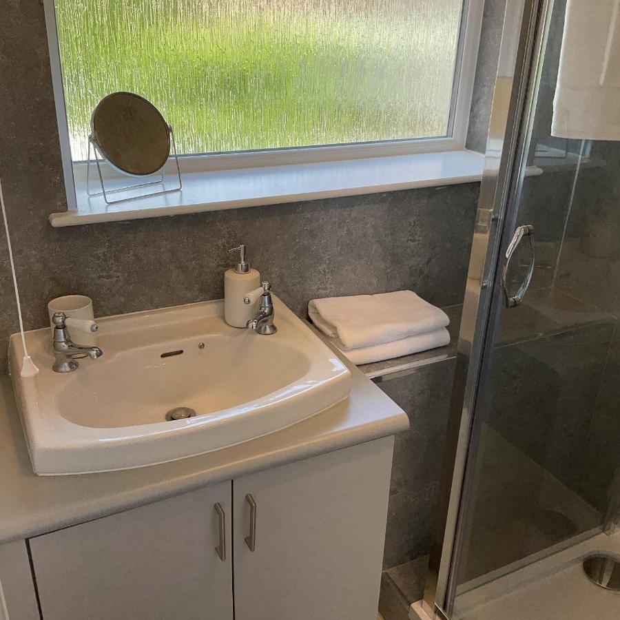 Large 2-Bedroom Maisonette With Free Parking Twickenham Buitenkant foto