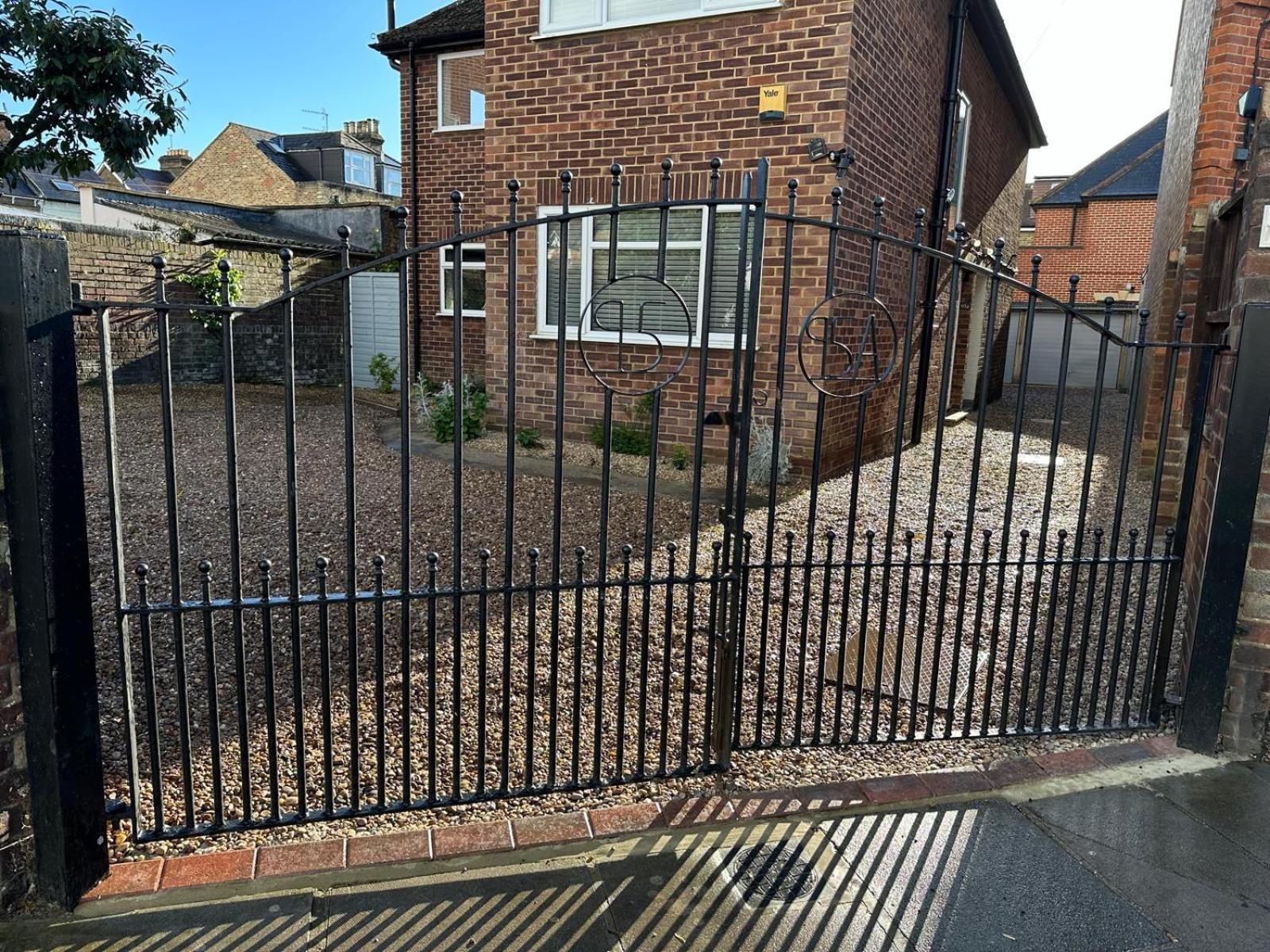 Large 2-Bedroom Maisonette With Free Parking Twickenham Buitenkant foto